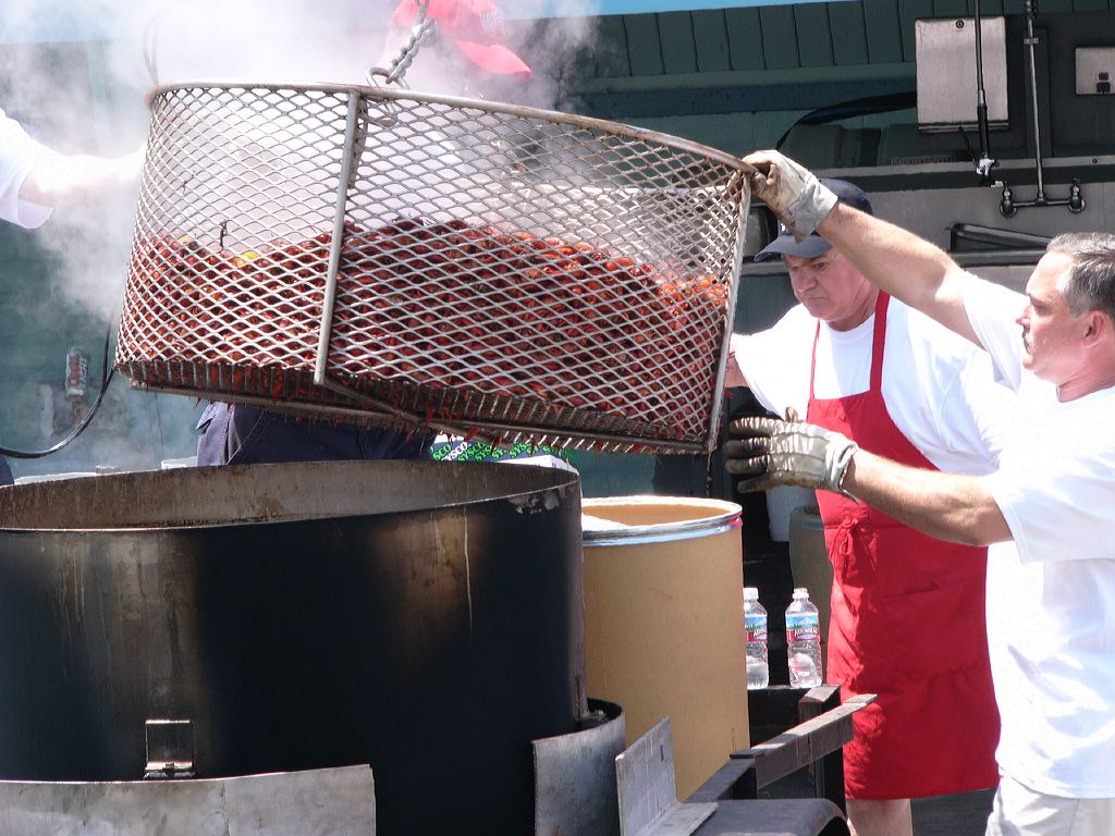 p1010419crawfishcooking.jpg