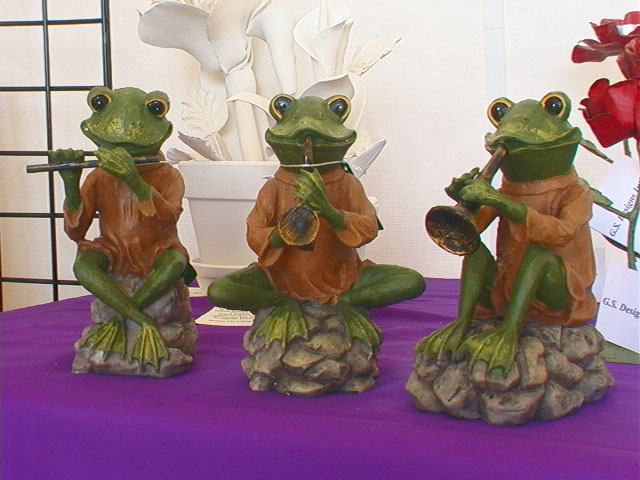 three_frogs